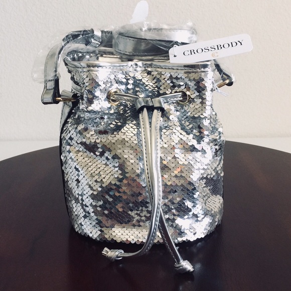Charming Charlie Handbags - GLITTERING SILVER SEQUINED CROSSBODY PURSE!